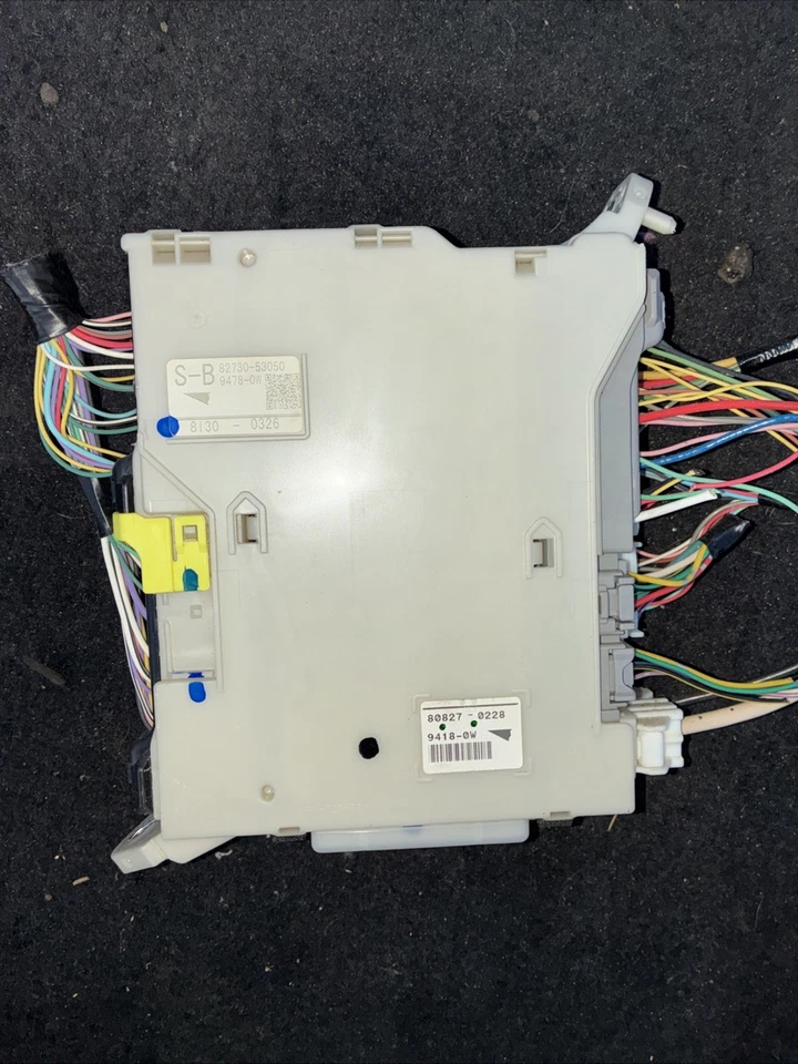 Lexus IS250 IS350 2006-2013 lado del conductor relé LH caja de fusibles OEM 82730-53050 Foto 1 de 4