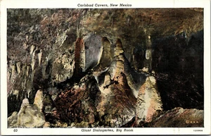 Postal de colección de estalagmitas gigantes de la década de 1930 Big Room Carlsbad Cavern Nuevo México casi nueva - Imagen 1 de 2