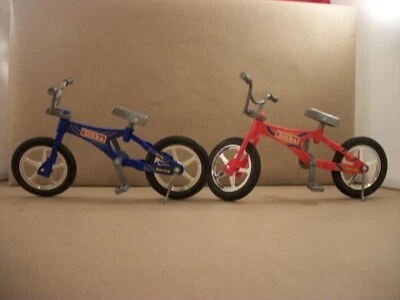 2 Tonka 4770 Racing Bicycles - One Blue and One Red - 9" Long - Image 1 of 4