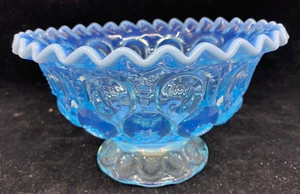 Antiguo cuenco con patas EAPG azul opalescente vidrio de bicarbonato de sodio lágrima palacio 1937 - Imagen 1 de 7