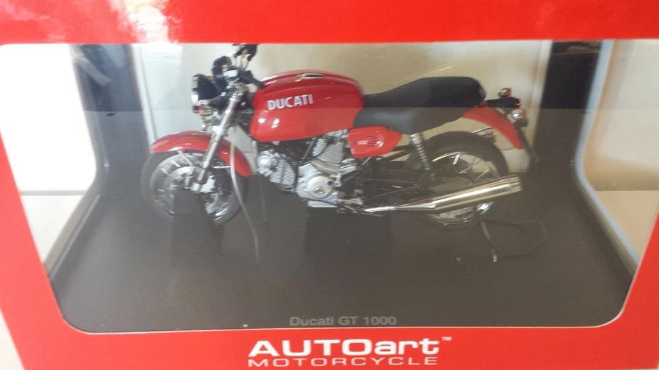 Ducati GT1000    autoart 1/12 - Image 1 of 4
