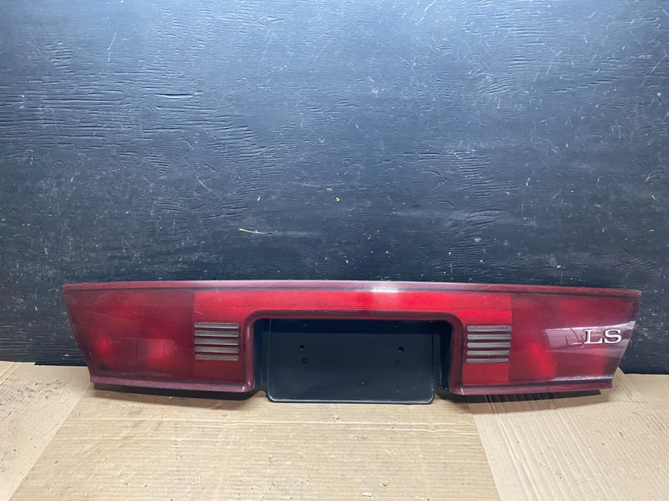 1997 年至 2004 年别克富豪中心后备箱盖尾灯原始设备制造商 v3388 DG — 第 1/4 张图片