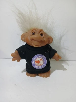 Muñeca Troll Norfin Adopt A Vintage DAM 1986 4.5" NUNCA DEMASIADO VIEJA PARA FIESTA Tiburón Blanco Foto 1 de 4