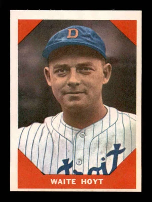1960 Fleer #69 Waite Hoyt  EXMT/EXMT+ X3259968 - Image 1 of 3