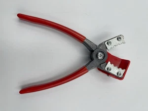 The Texan York Nut Sheller - Nut Cracker, Steel Simple, Durable, Well Designed - Picture 1 of 5