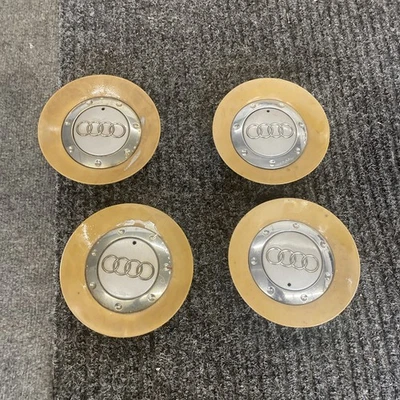 Tapa central gris plata Audi A4 2002-2005 se adapta a rueda de 16" de 5 radios ADB0061021 Foto 1 de 4