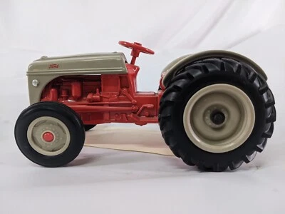 ERTL Ford 8N Tractor Red 1:16 Scale - Image 1 of 4