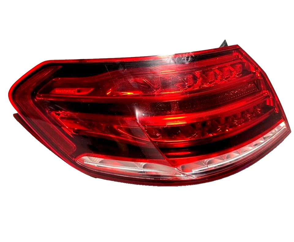Luz trasera exterior trasera izquierda Mercedes-Benz E550 2010-2014 OEM Foto 1 de 4