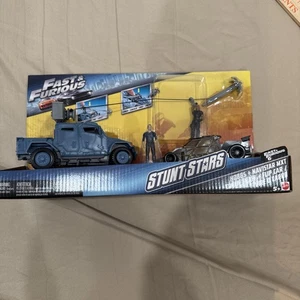 Fast & Furious Deluxe Stunt Stars Hobbs & Navistar MXT, (auto e personaggi) Mattel - Foto 1 di 7