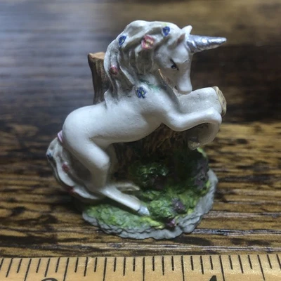 Flores de unicornio pintadas a mano de bisque dedal Foto 1 de 3