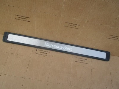 Mercedes-Benz E 350 2006 4Matic guardabarros delantero derecho moldura A2116801435 Foto 1 de 4