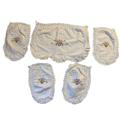 Flor de encaje bordado, paquete de cortadores. Foto 1 de 4