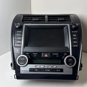 2012 TOYOTA CAMRY HYBRID NAVIGATION DISPLAY RADIO CD PLAYER 86100-06100 OEM - Foto 1 di 14