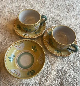 VINTAGE ITALIAN VIETRI SOLIMENE POTTERY 2 CUPS AND SAUCER YELLOW W/CHICKEN - Picture 1 of 12