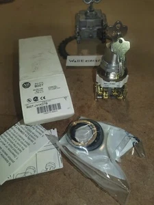 Allen Bradley 800T-J41KD7B Keyed Selector Switch 800T-J41KD7 =New= One - Picture 1 of 2