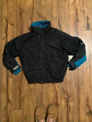 #524 Casaco Branco Sierra Forro Removível Preto e Turquesa Masculino Baú Pequeno 47” - Imagem 1 de 4