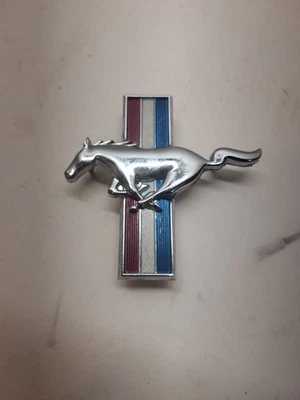 Coche Ford Mustang 1968 vintage emblema lateral caballo C8ZB-16C228-C logotipo símbolo izquierda Foto 1 de 4