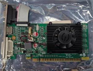 Tarjeta de video EVGA GeForce 8400GS 512-P3-1300-LR 512 MB PCIe usada - Imagen 1 de 3