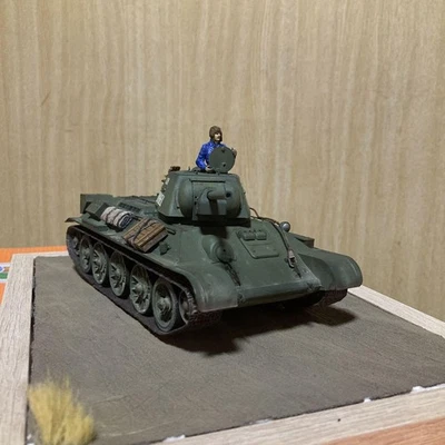 Construido y pintado Tamiya 1/35 T-34/85 tanque del ejército soviético - Imagen 1 de 4
