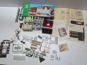 H0 VERO Bausatz BAHNHOFSTRAßE 5 u. 7  unbenutzt  (S12) - Bild 1 von 3