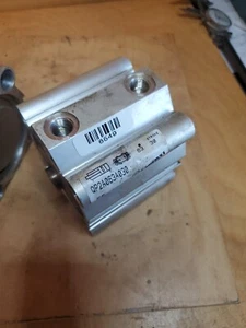 CAMOZZI QP2A063A030 / QP2A063A030 63MM STROKE, 30MM BORE (USED) WE SHIP TODAY - Picture 1 of 11
