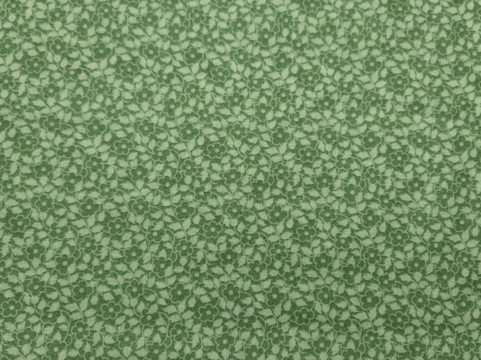 COTTAGE ROMANCE Pequeño Floral Verde, Maywood Studio Tela de Algodón CUARTO GRASO Foto 1 de 4