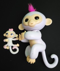 Fingerlings WowWee Sophie White Interactive Monkey with Baby Monkey Lot