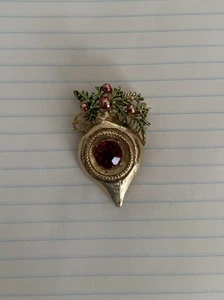 Vintage Red Rhinestone Christmas Ornament Brooch Pin - Picture 1 of 2