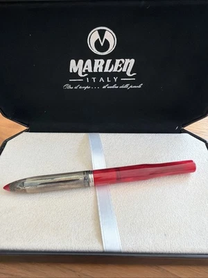 Pluma Estilográfica Marlen Shuttle Roja y Plateada Oro 18KT Med Pt Foto 1 de 4