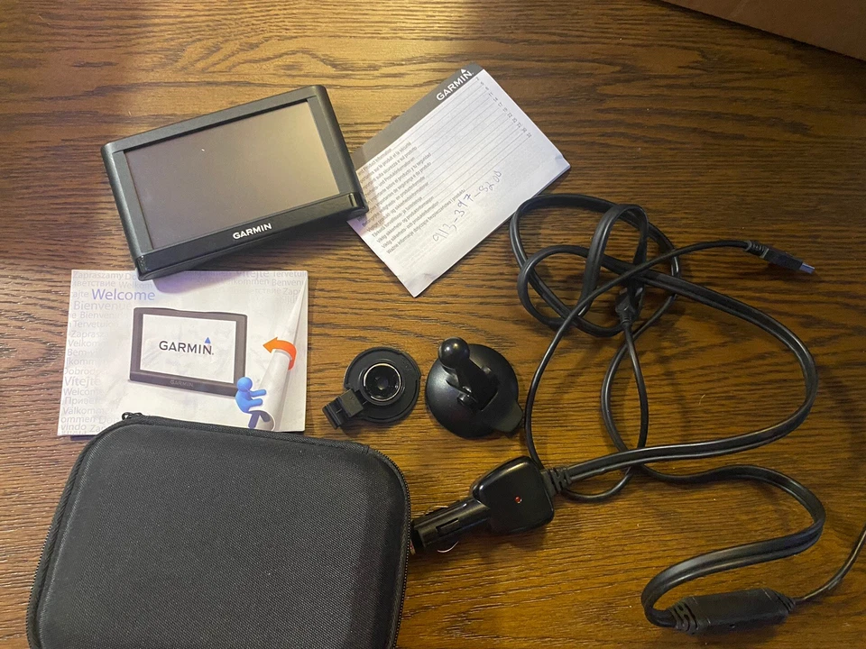 New Garmin Nuvi 55 LM GPS Bundle. Free Shipping - Image 1 of 4