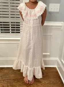 1970s eyelet lace dress. Girl’s Large. - Picture 1 of 6