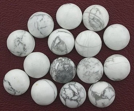 CUATRO PIEDRAS PRECIOSAS CABUJÓN HOWLITA BLANCO REDONDO DE 10,5 mm Foto 1 de 1