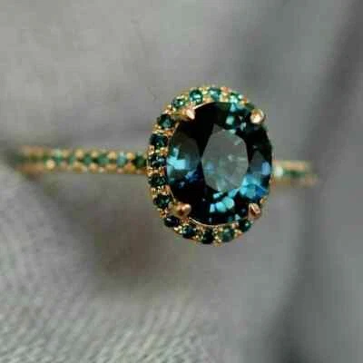 Anillo de boda con halo torcido de diamantes creado en laboratorio azul ovalado de 2 quilates enchapado en oro rosa de 14 quilates Foto 1 de 4