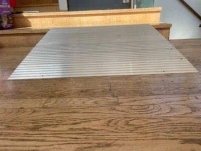 Модульный алюминиевый входной пандус EZ-Access Transitions, подъем 6 дюймов - количество 3.  - Изображение 1 из 4