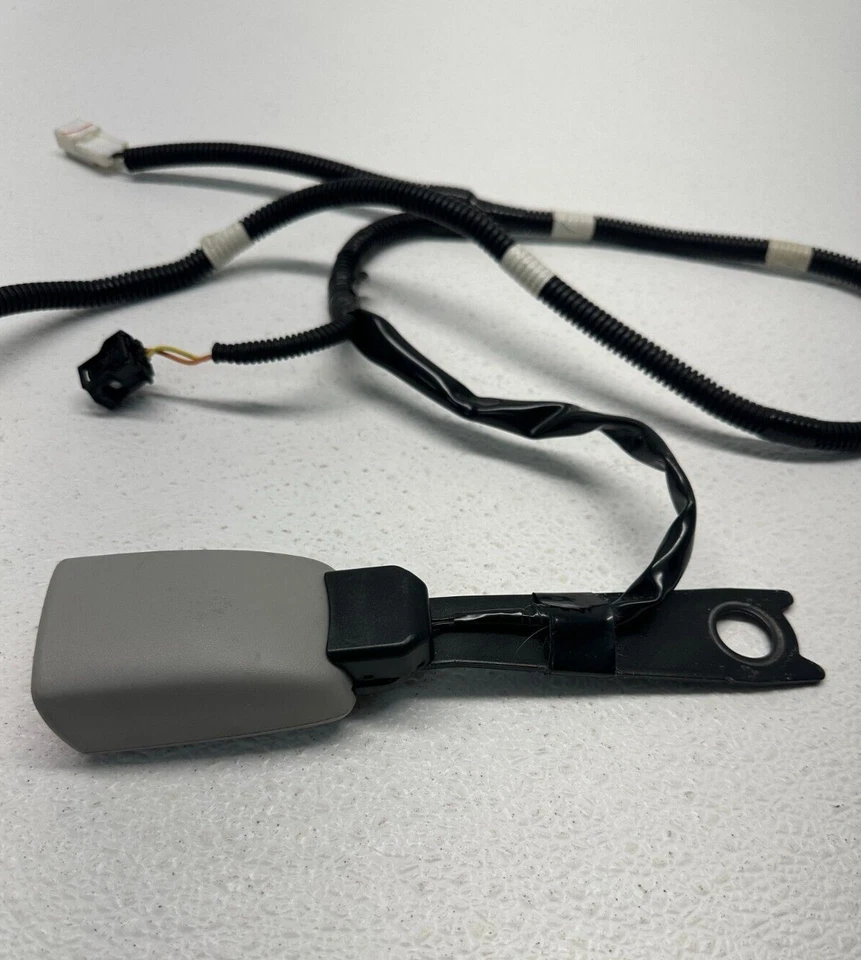 Lexus Es350 2007-2011 hebilla de cinturón de seguridad delantero izquierdo 7323033600 OEM 242173 Foto 1 de 4