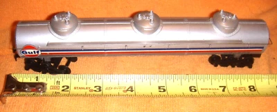 2 Tyco HO Scale Gulf OSKX 829 Three Dome Tanker  1 NEEDS  SET OF TRUCKS WHEELS - Image 1 of 3