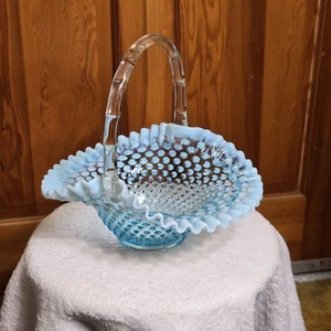 Vintage FENTON AQUABLAU OPALISIEREND KOCHNÄGEL GRIFF GEKRÄUSELT KORB Lesen - Bild 1 von 12