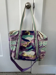 Bolso de Mano America and Beyond Grande Adornado Lila Camuflaje Lentejuelas - Imagen 1 de 14