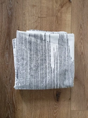 Cortina de Ducha West Elm Algodón Nubes Blanco y Negro Diseño Único Foto 1 de 3