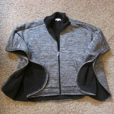 NUEVO SIN ETIQUETAS Calvin Klein Negro Gris Capa Poncho Chaqueta Talla Única Cremallera Frontal Forrada de Vellón Foto 1 de 3