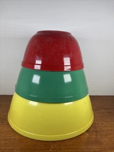 3 cuencos mezcladores vintage Pyrex colores primarios 404 amarillo 402 rojo 403 verde - Imagen 1 de 12