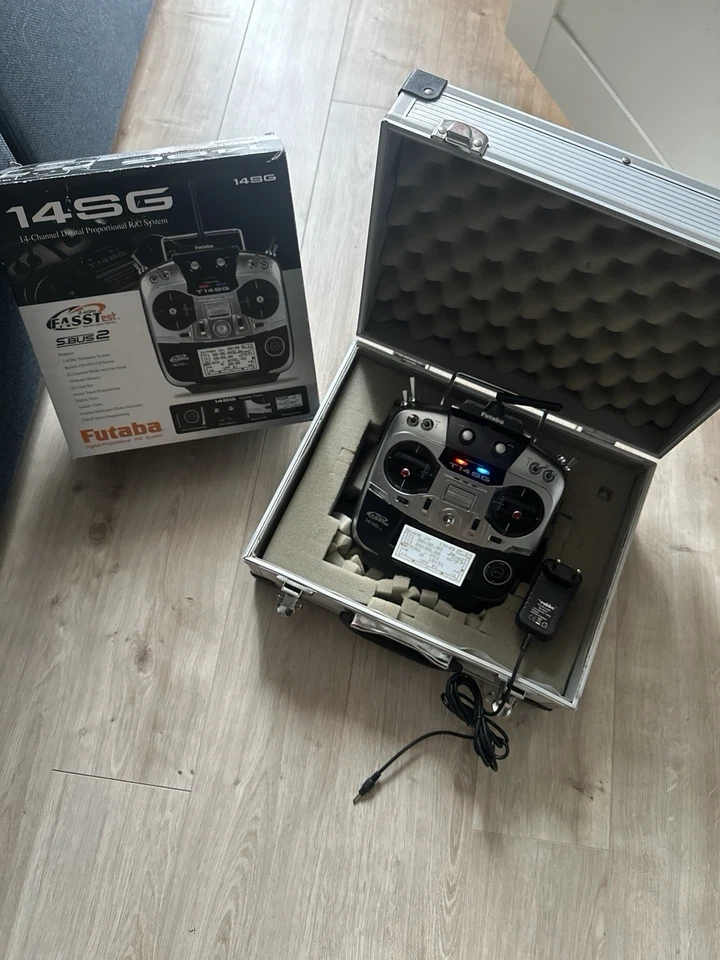 Robbe Futaba T14SG SFHSS FASSTSender Fernsteuerung  - Bild 1 von 4