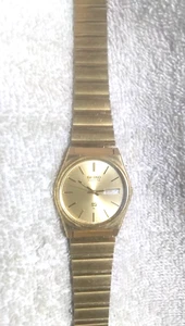 Seiko SQ Uhr Herren Day Date All Gold Adj Band WR Neu Bat Armband Top Zustand - Bild 1 von 16