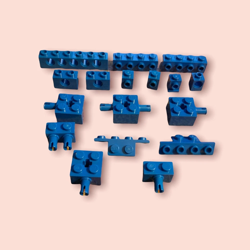 lot of 17 assorted blue Lego bricks- Technic - combined shipping (BLU6) - Image 1 of 1