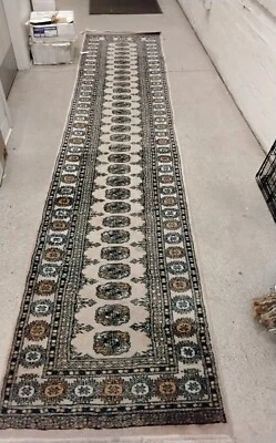 Vintage Hand-Knotted Area Rug 31 in X 12.3 feet Traditional Wool Carpet Foto 1 de 4