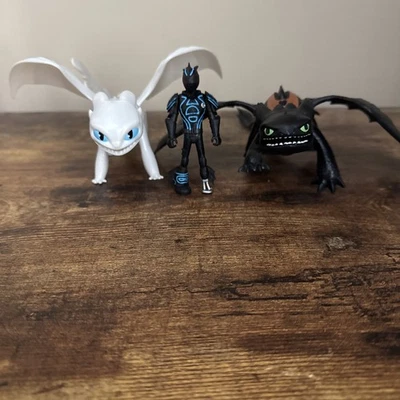 Conjunto How To Train Your Dragon The Hidden World Toothless Light Fury cor alvo - Imagem 1 de 4
