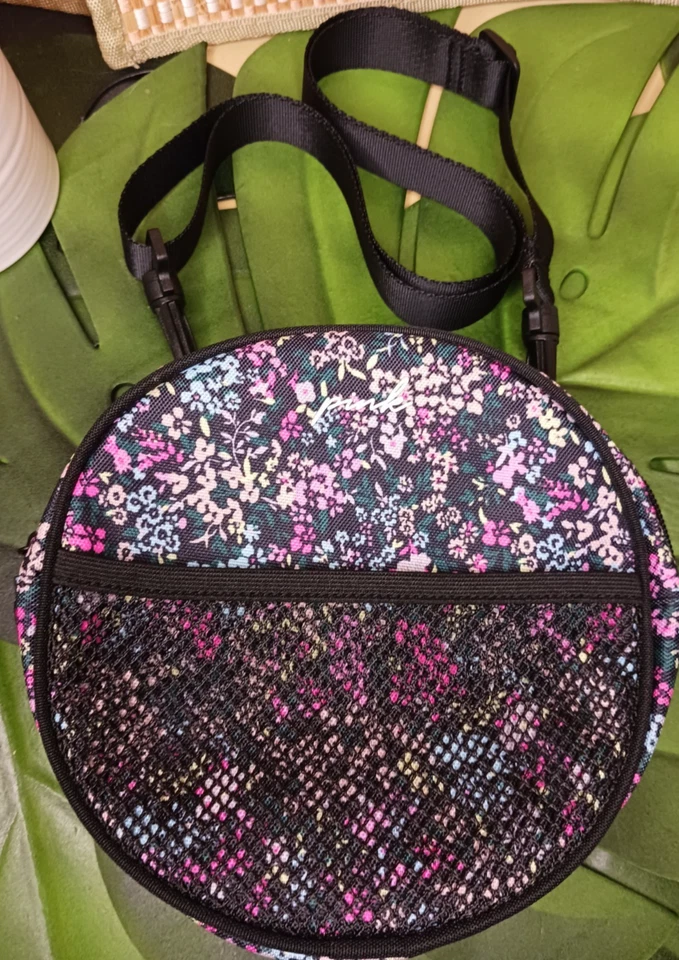 维多利亚的秘密粉红色 ~ 小号圆形花卉旅行箱 ~ 化妆首饰等 ~ 7 — 第 1/4 张图片