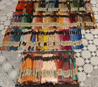 BULK LOT APPROX  294 ANCHOR EMBROIDERY THREADS/FLOSS 800-1000s - image 1 of 4