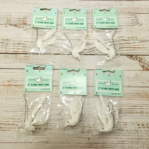 NEU Posten von 5 Paketen, 6 Stück 3" Fliegender weißer Vogel Deko Handwerk Neu in Verpackung - Bild 1 von 4