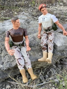 2 GI Joe Army Ft. Benning & US Marines Infantry Dessert Actionfigur Toy War - Bild 1 von 4